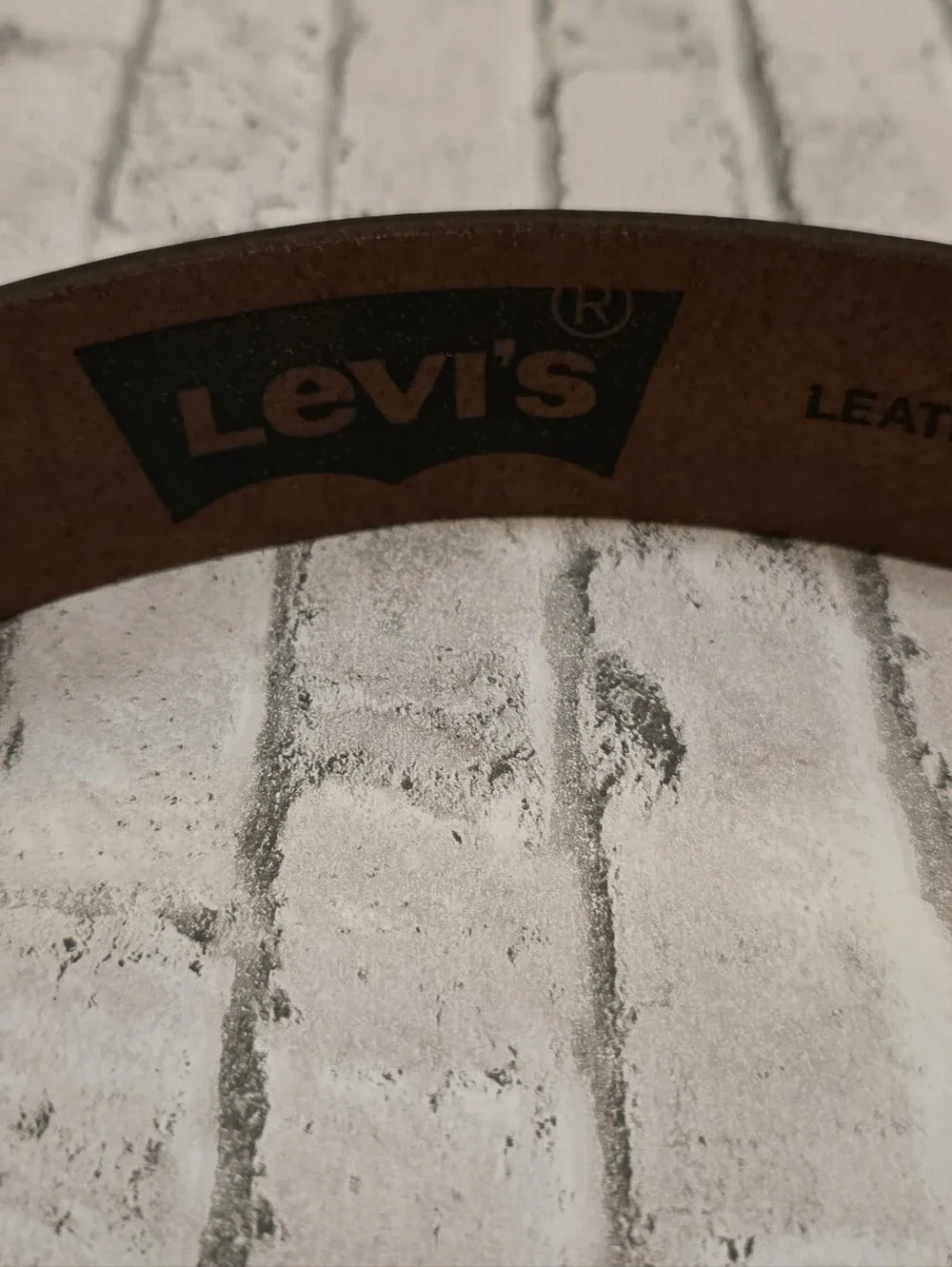 Men's Logo Embosses Levi's Brown Leather Belt with Metal Buckle